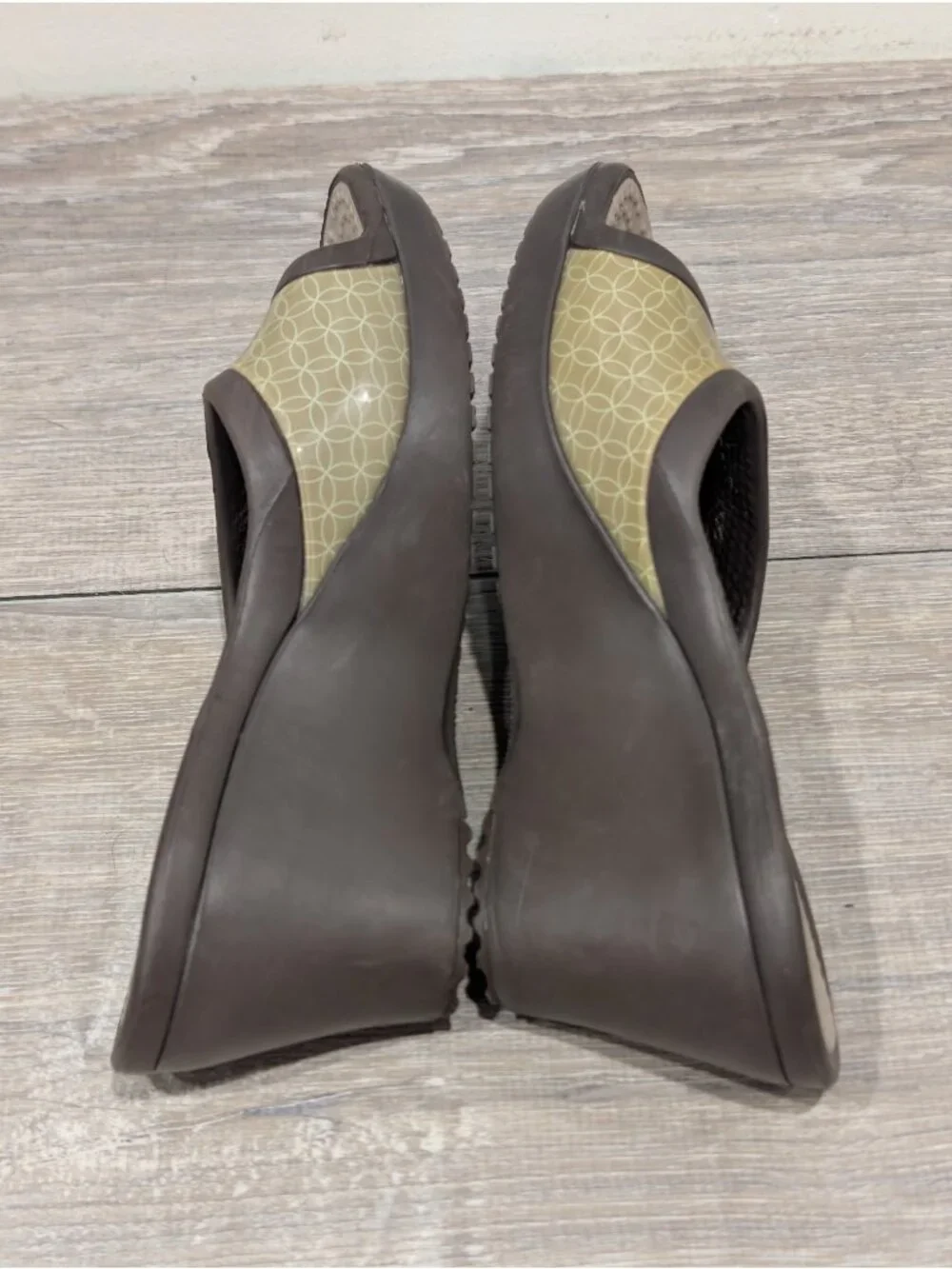 Crocs Womens Sassari Green Brown Slip On Wedge Heel Comfort Sandal Open Toe Sz 6